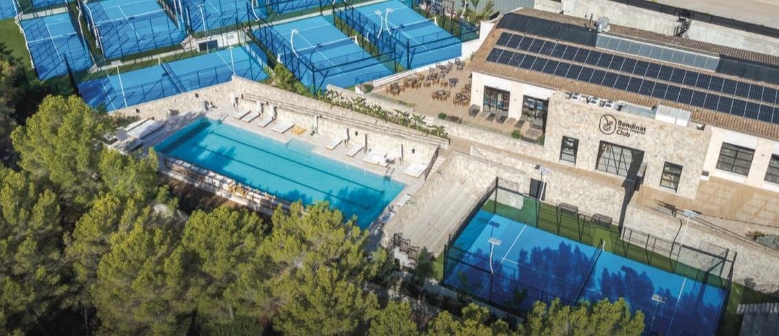 Club de padel extérieur vu du ciel